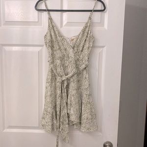 Selfie Leslie-Sage green & white leave dress